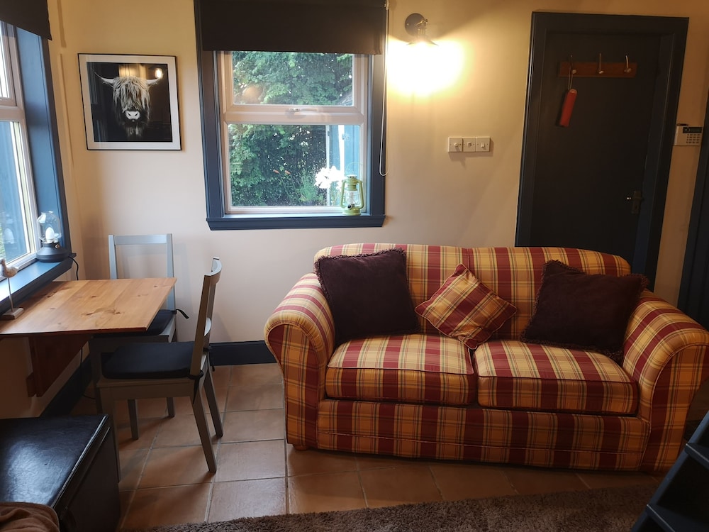 Claymires Bothy Cottage Nr Loch Lomond & Stirling view 5