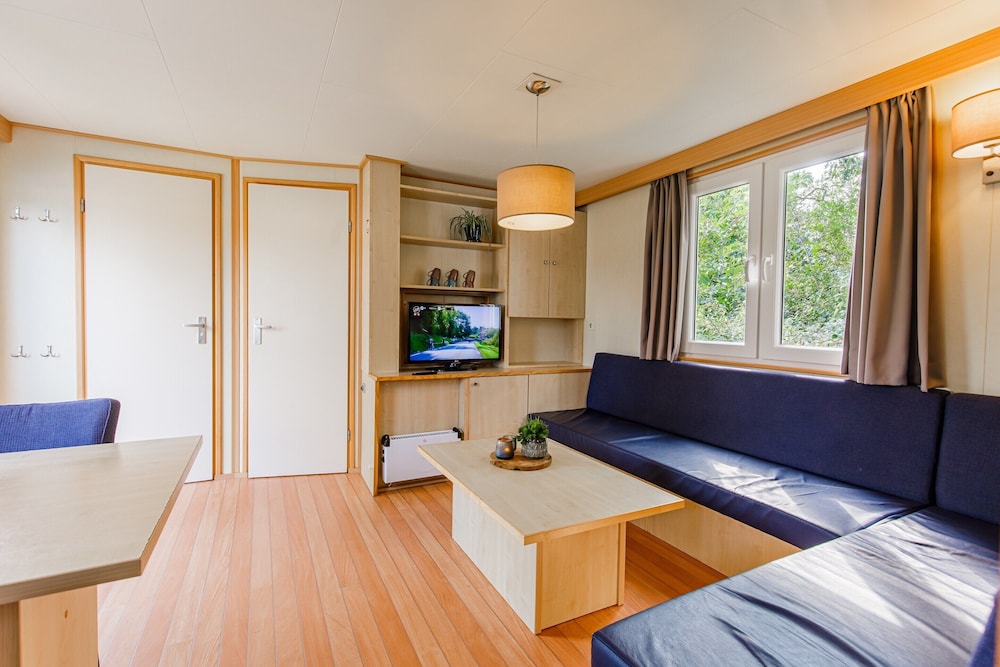 Chalet in Leukermeer by the Waterside