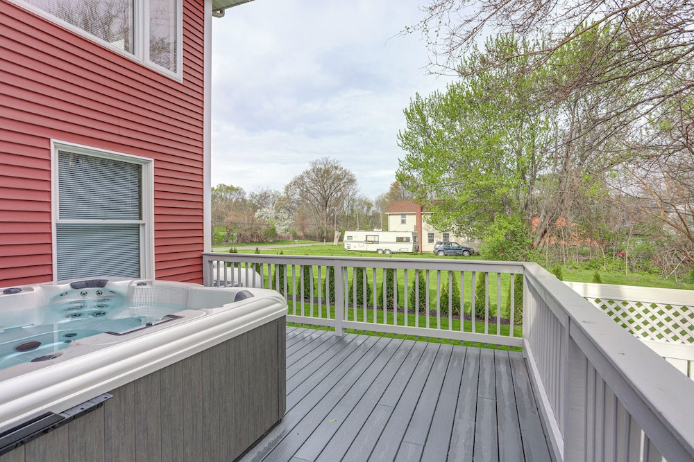 7 Mi to Cedar Point: Retreat w/ Hot Tub & Gazebo