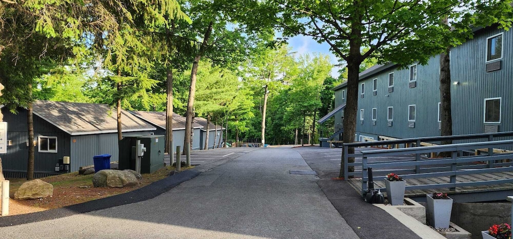 Hotel The Stone Gate Resort - Image 1