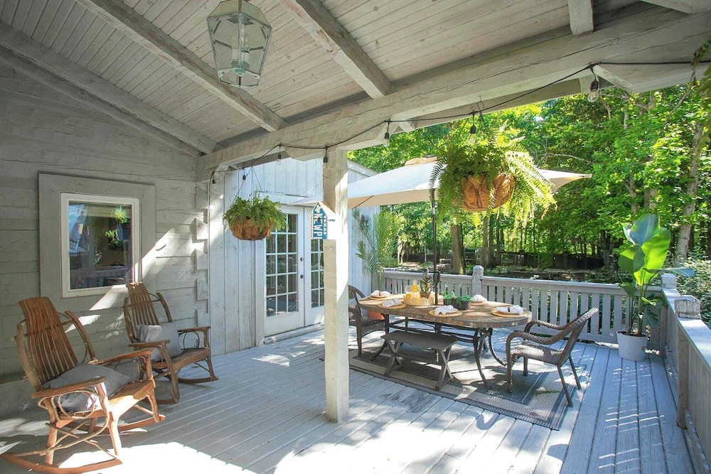 35 Acre Villa w/ Pool, Spa, Wine Cellar & Gym + Near Golf Club La Pearla Ranch by Avantstay