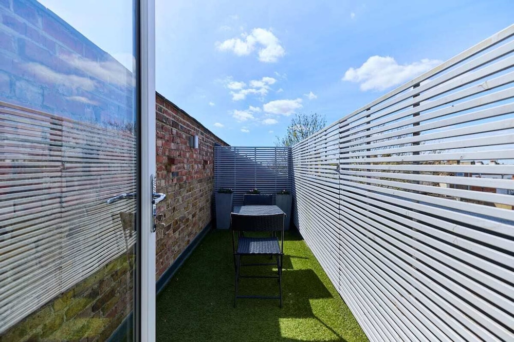 The Leghorn Quarters - Modern 3bdr With Balcony