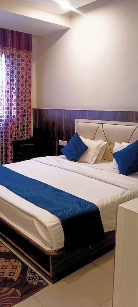 Hotel President Chintpurni