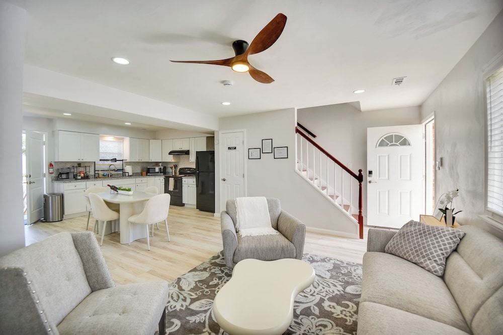 Stay By the Beach! Norfolk Duplex Half-mi to Ocean