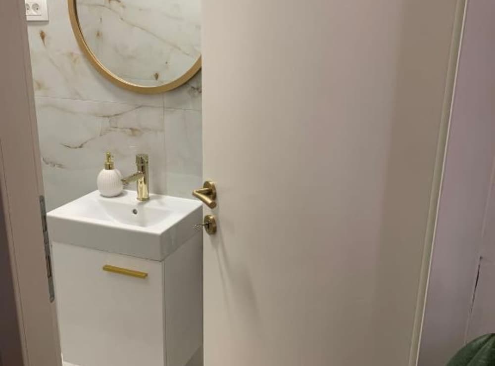 Luxury Apartment Ivo With Jacuzzi Near the Beach