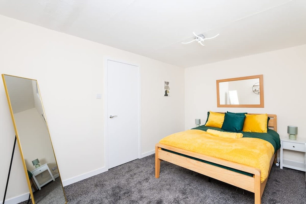 1 Bed-ground Floor-free Parking