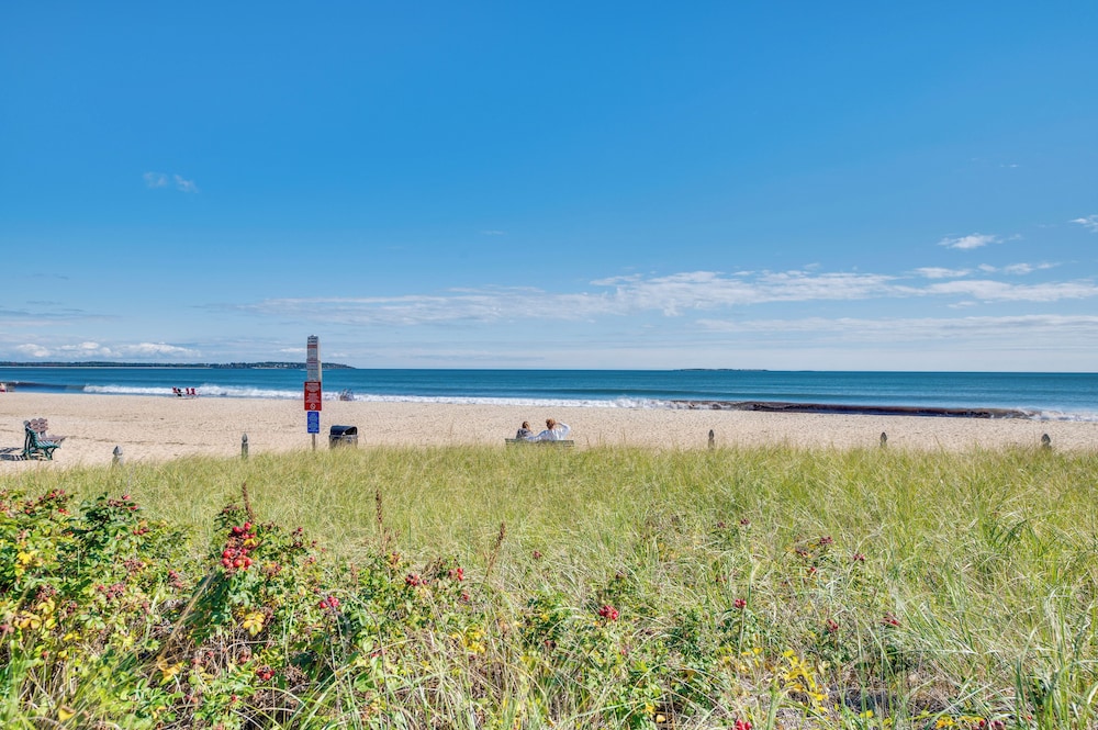 'beachfront 9' Condo on Old Orchard Beach