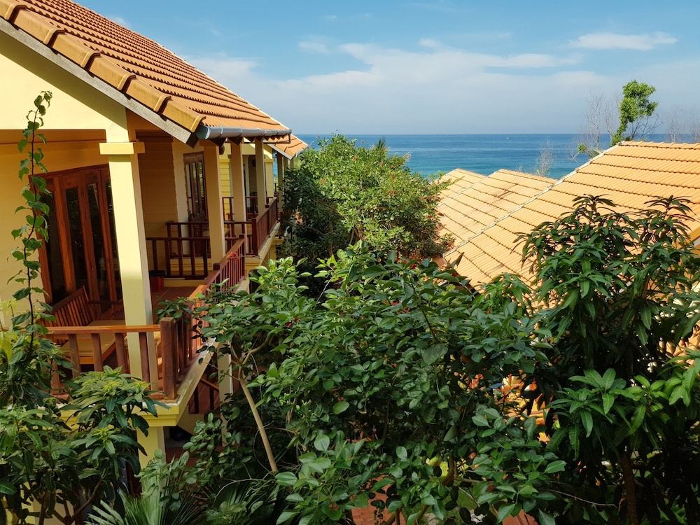 Free Beach Resort