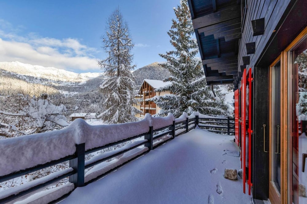 Chalet Les Jeunes - 8 Pax Swiss Ski Chalet