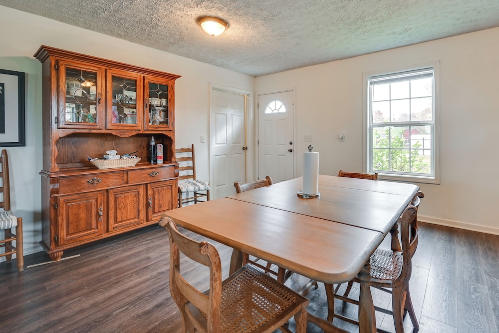 6 Mi to Mammoth Cave! Mtn-view Home w/ Fire Pit