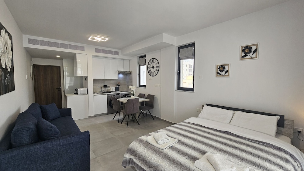 86 LCA - Stay Mackenzie Beach Luxurious Studio