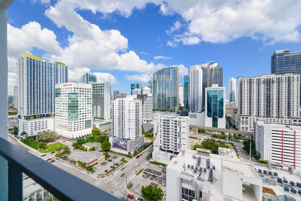 Top Location Stunning Condo in Brickell