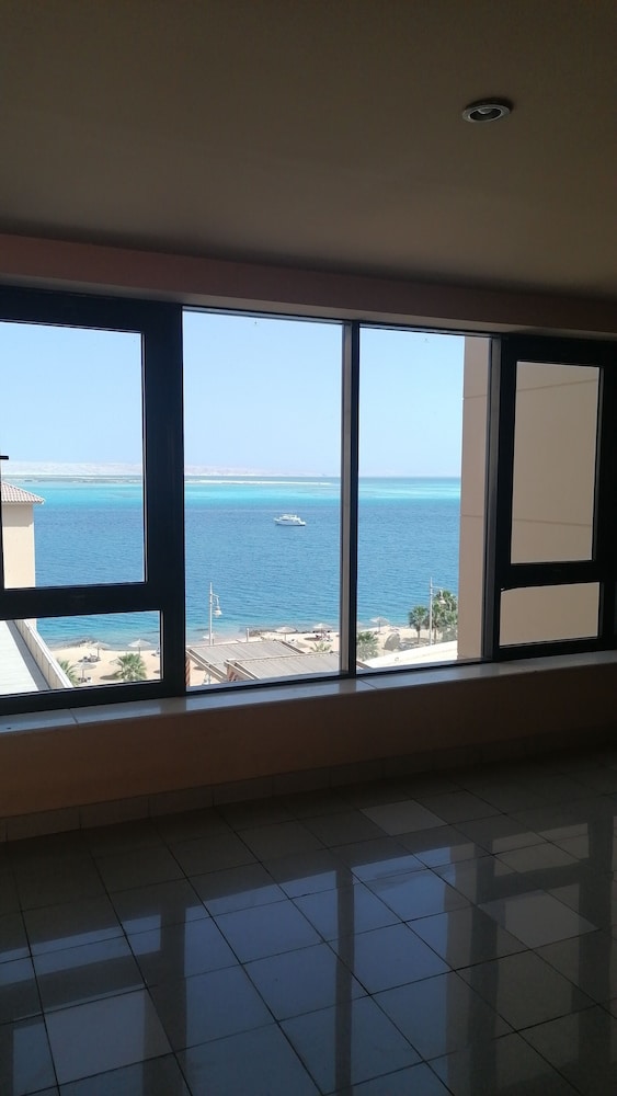 Stunning Sea View 1-bed Apartment in Hurghada