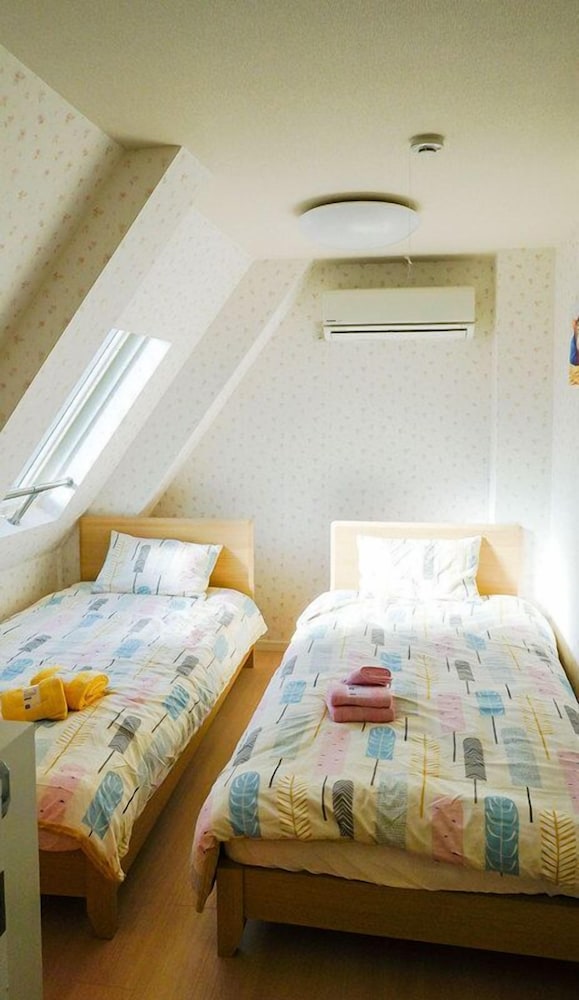 Breeze Shortstay Female Only