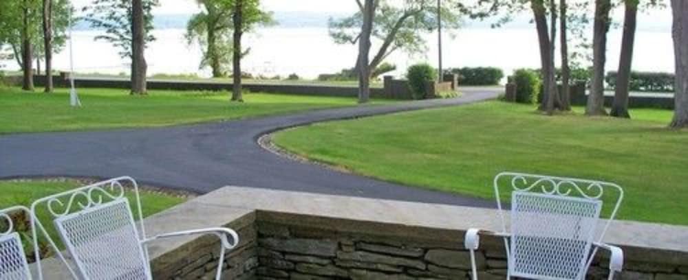 Maple Springs Lake Side Inn