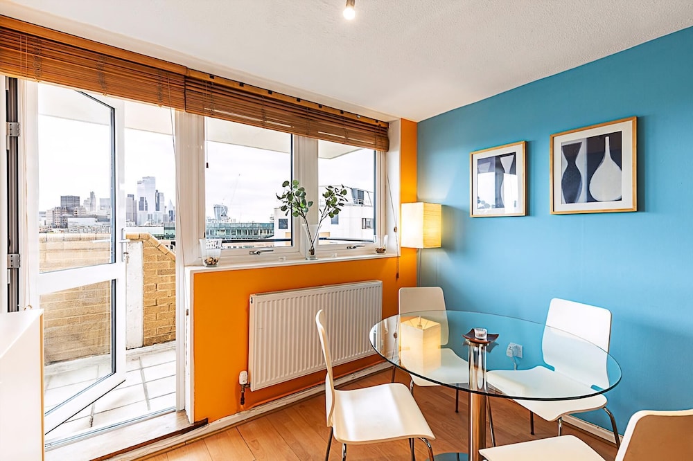 Chancery Lane Gem w/ Balcony and Lift
