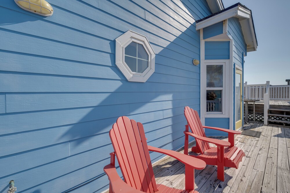 Port Aransas Home: Private Pool < 1 Mi to Beach!