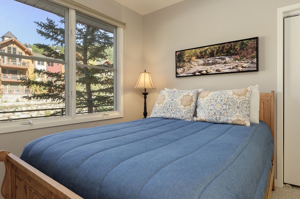 Trademark Condo Short Walk to Shuttle by RedAwning view 5