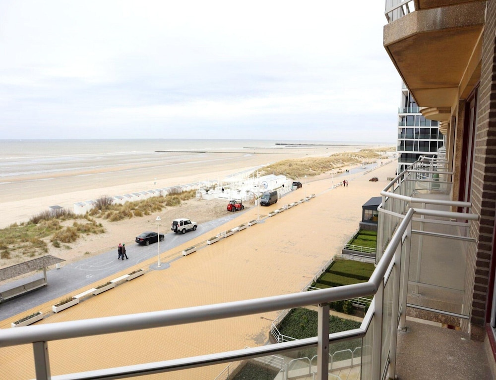 Apartment in Nieuwpoort With Coastal Views