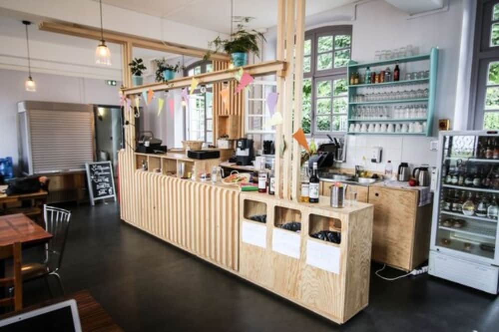 Hostel La Maison Montreau