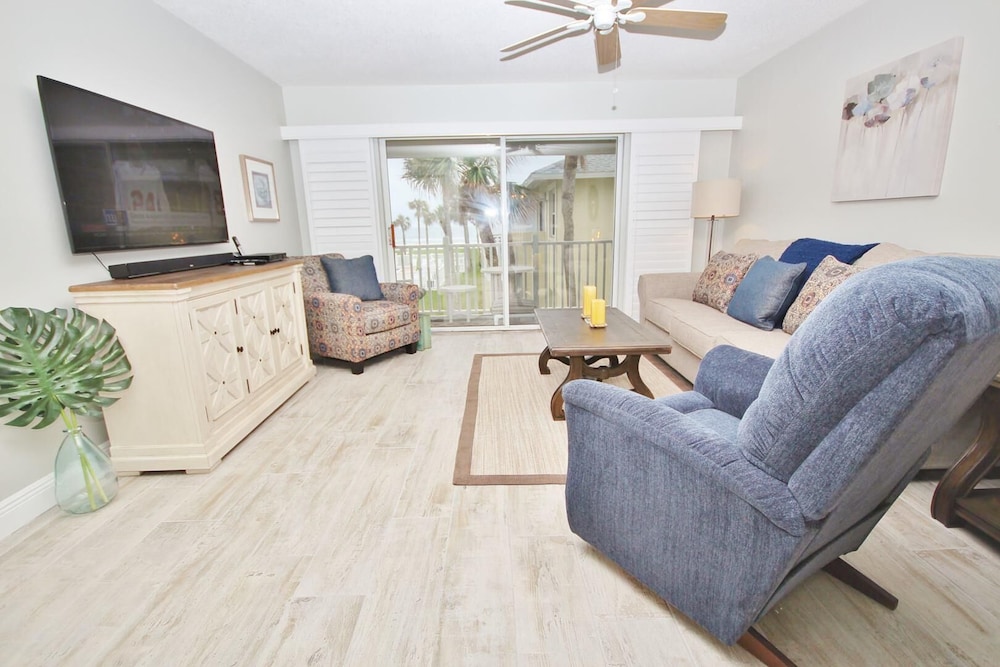 Colony Beach Club 241