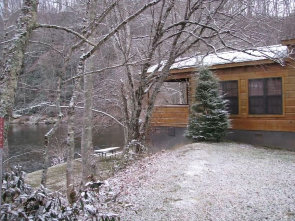 Linville River Log Cabins