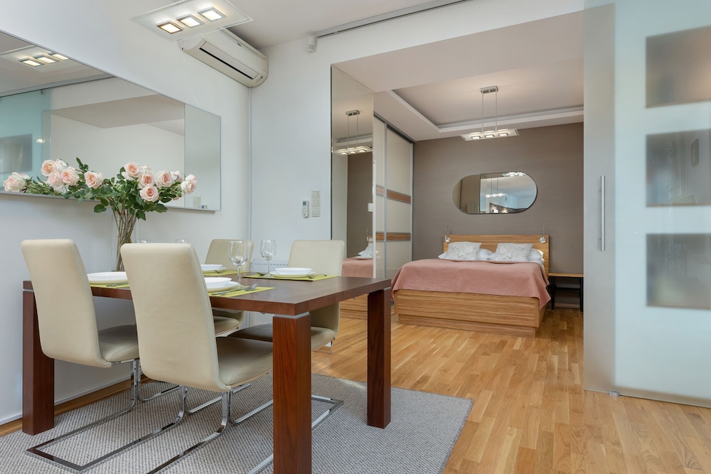 Apartment Nowy Świat Warsaw by Renters view 5