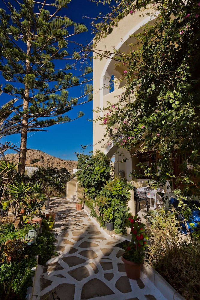 Montemar Studios & Apartments