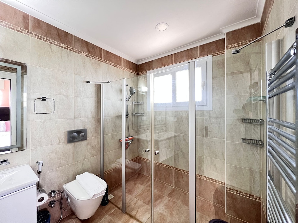 Luxury 7-bed Villa With Pool and Jacuzzi, Fethiye