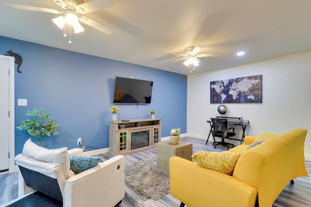 1 Mi to Dtwn + Fenced Yard: Georgetown Getaway!