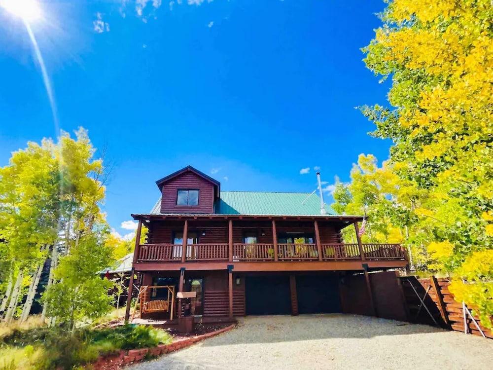 Mountain Lakehouse Cabin on 5 Acres Hottub Pool Table Garage EV Charger view 2