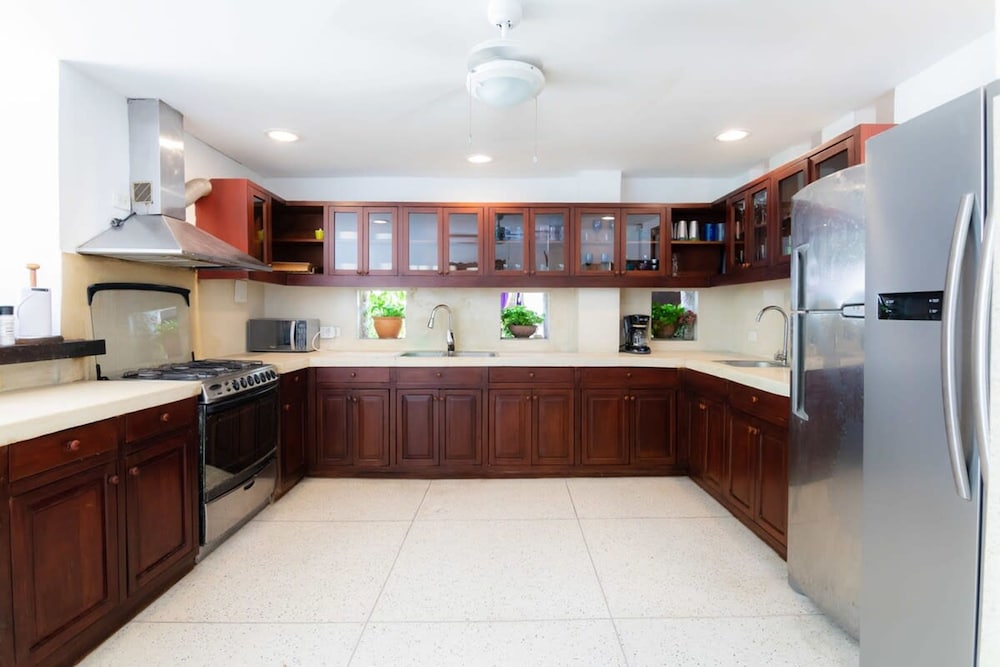 w Vibrant House 5BR w Pool n AC in Cartagena
