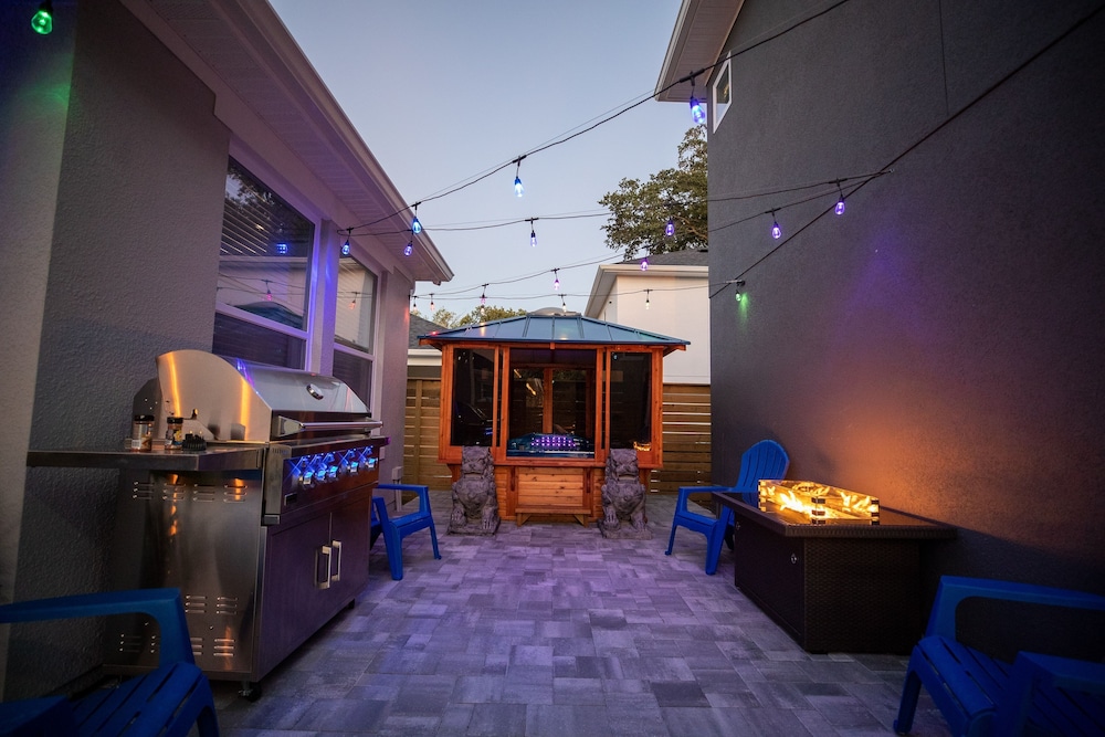 Brand New Modern Pet Friendly Zen Home W/ Private Home Theater & Hot Tub! 2 Bedroom Home by RedAwning