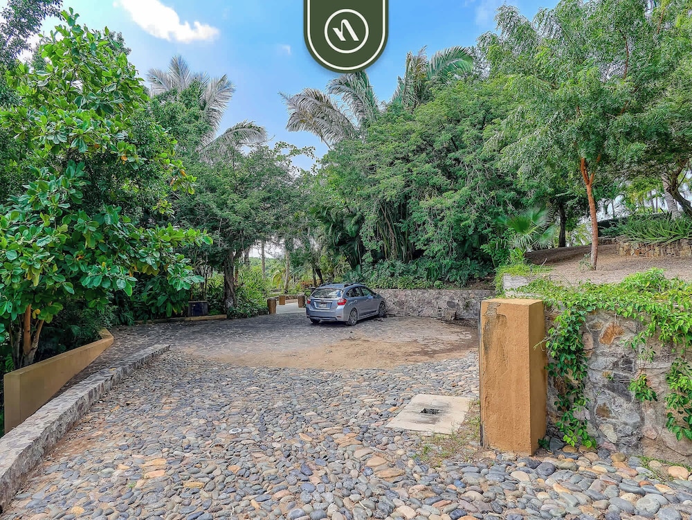 Luxury Oceanfront Villa - Private Beach - Pool