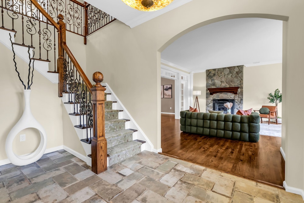Cozy Family Retreat With Great Views and Game Room