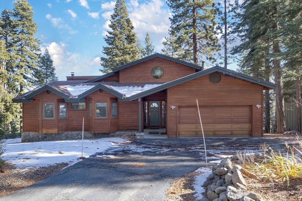 Lakeview Hideaway 3bdr for 8 w/ Private Hot Tub!