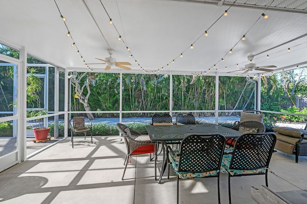 Comfy Home W/ Heated Pool Near Siesta Key Beach 2 Bedroom Home