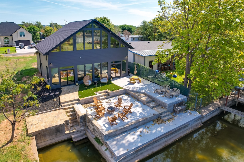 Waterfront Granbury Home w/ Electric Fireplace! view 3