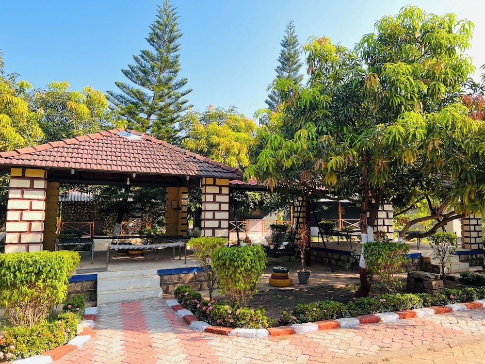 Pench Kulamama Safari Resort