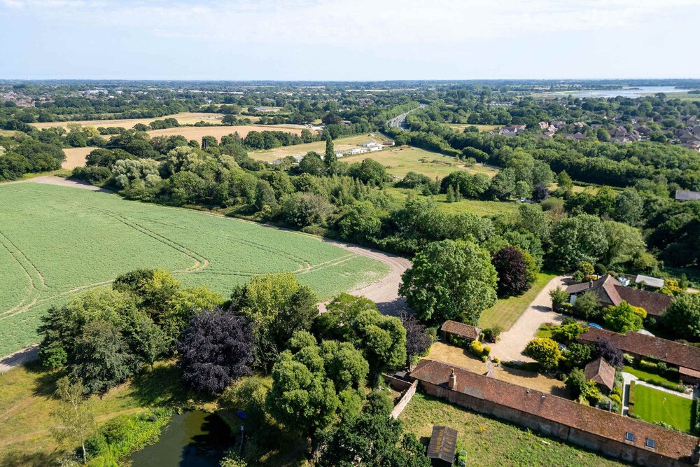Homely Cottage for 6 Near Chichester Goodwood