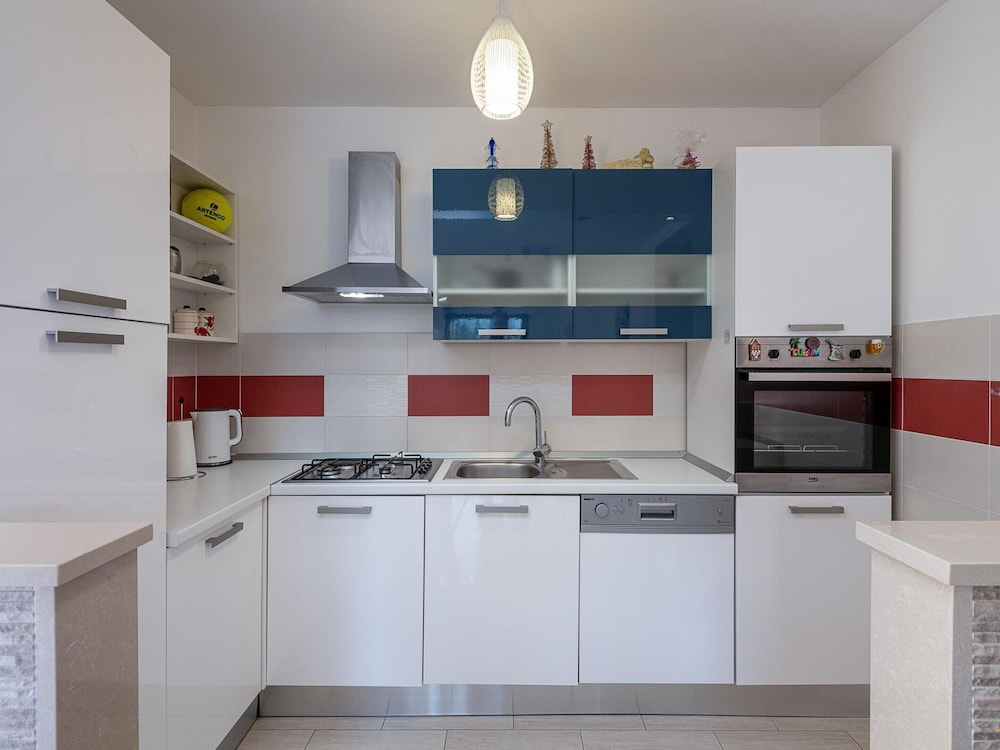 Modern Apartment With Balcony and Garden view 3