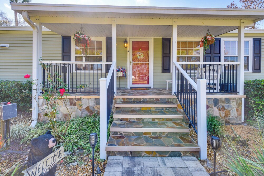 < 1 Mi to Boat Ramp: Canal-front Retreat in Astor!