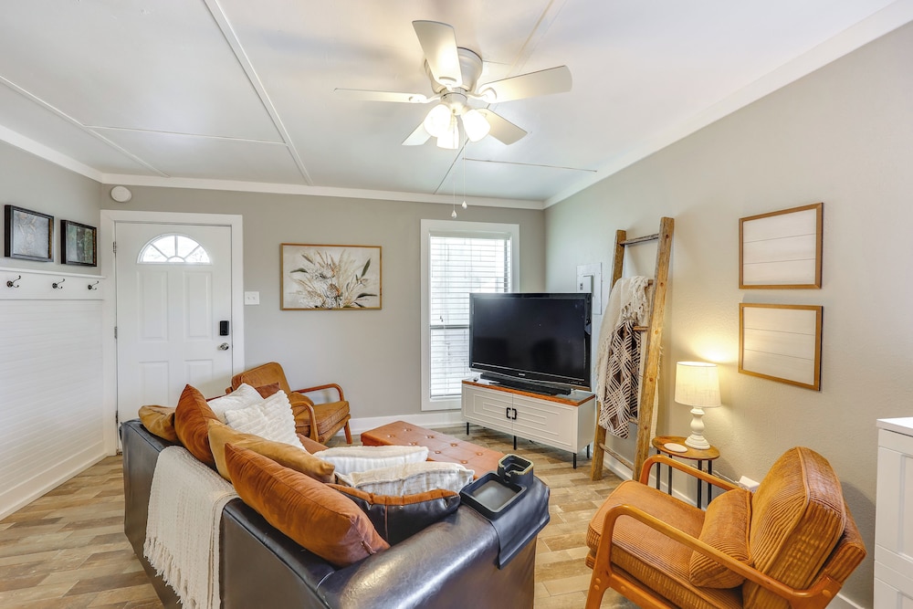 Pet-friendly Studio w/ Yard & Fire Pit in Vilonia!