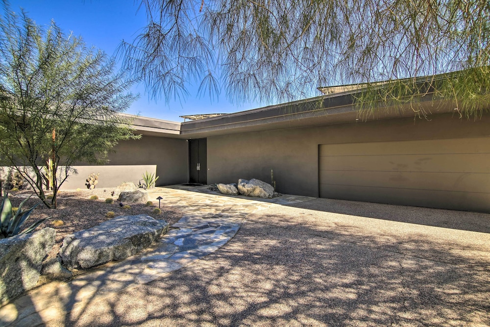 Palm Springs Retreat w/ Private Pool & Jacuzzi view 4