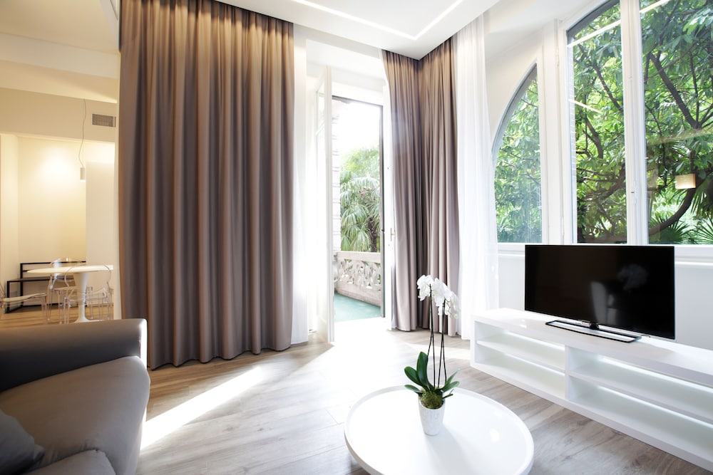 Villa Liberty - Lake Como Rooms & SPA