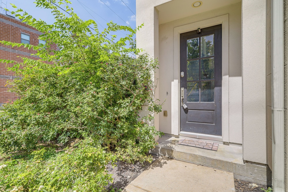 Houston Home w/ Rooftop Patio - 3 Mi to Downtown!