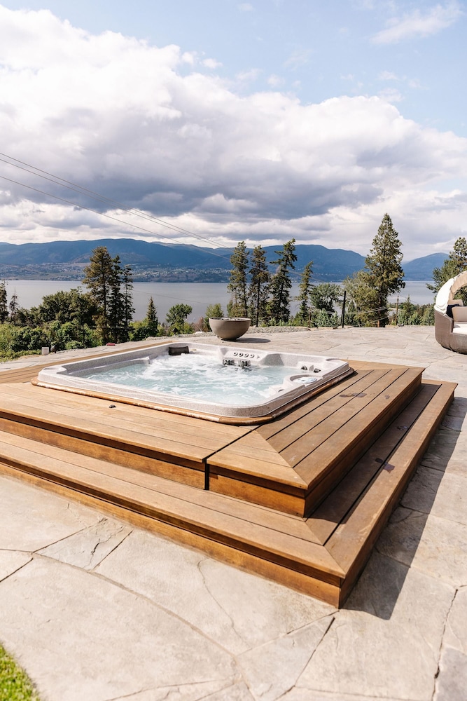 Lakeview Luxury Home in Vineyard w Infinity Pool hot tub - Image 4