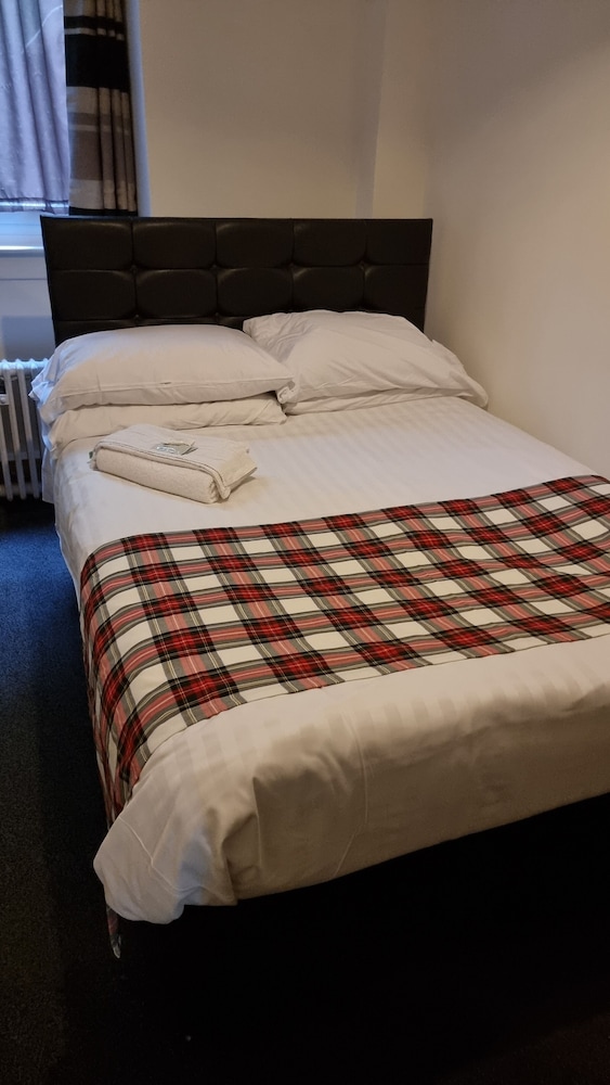The Hampton Court Guesthouse
