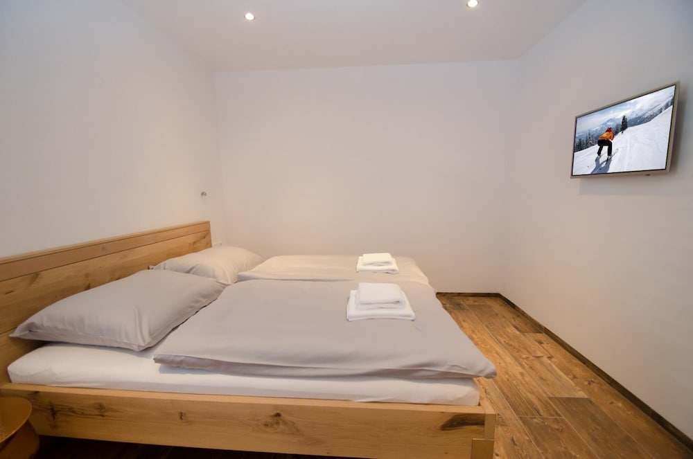 Superb Alpine Lodges Zell am See 4pax