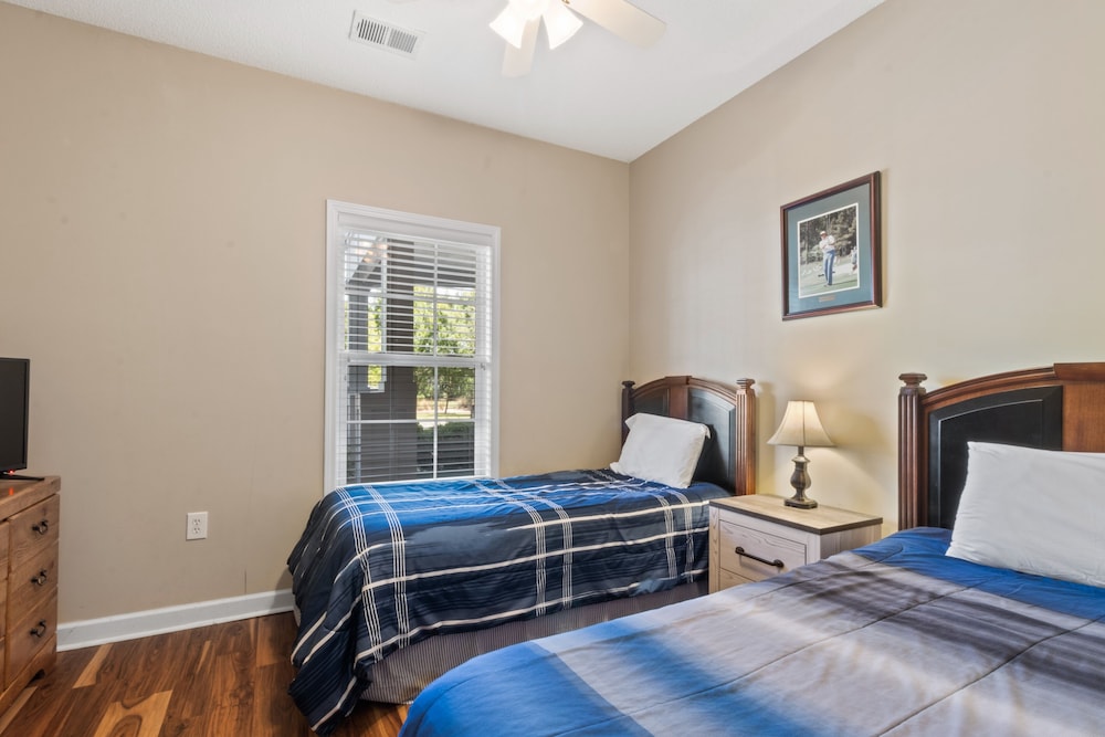 Arbor Trace #812 2 Bedroom Condo by RedAwning view 4